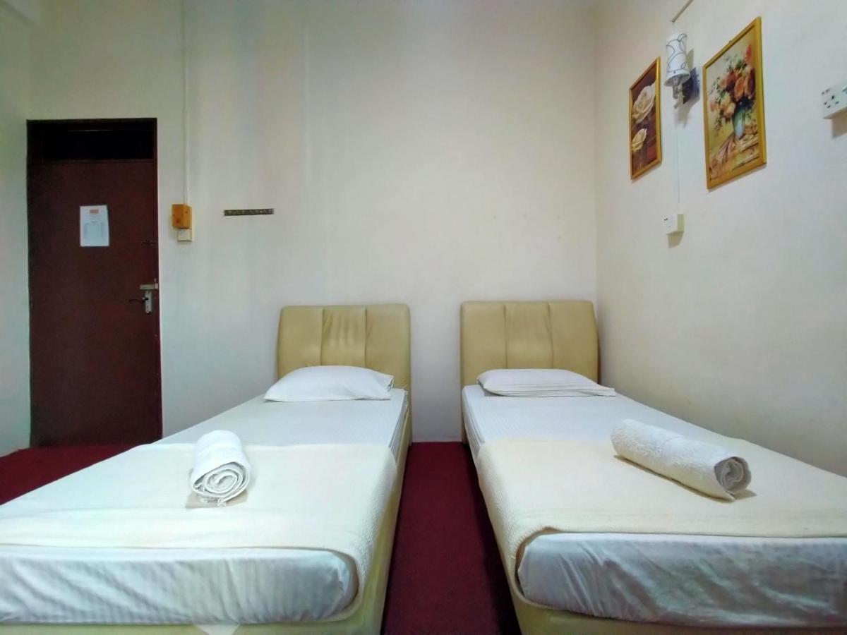 Spot On 89994 Rz Gold Hotel Kuala Kerai Bagian luar foto