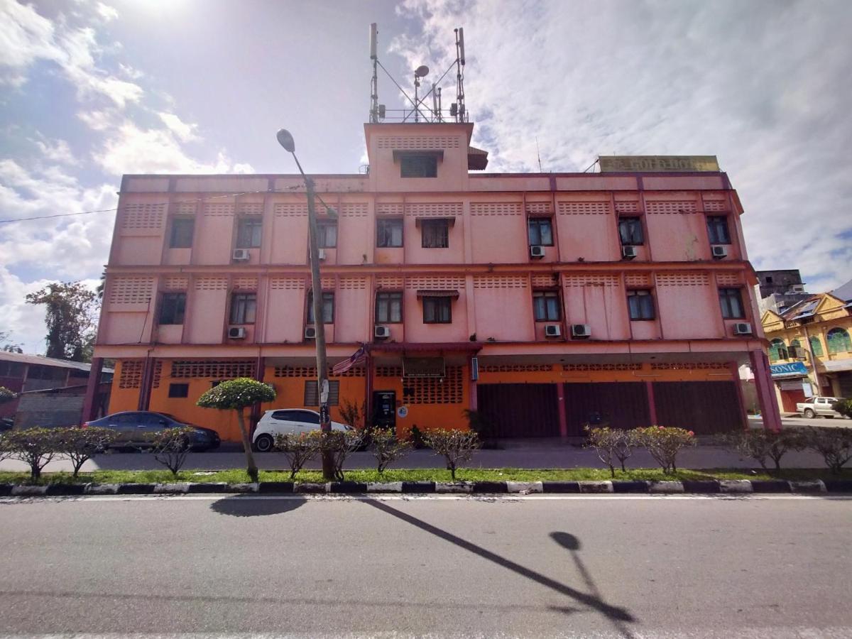 Spot On 89994 Rz Gold Hotel Kuala Kerai Bagian luar foto